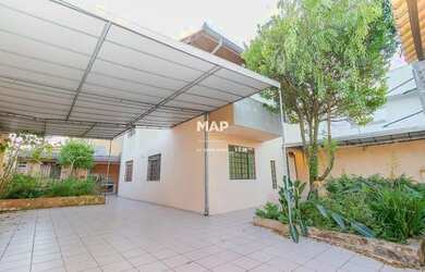 Imagem: A casa possui 3 Dormitórios, 4 Banheiros, 4 Vagas na garagem