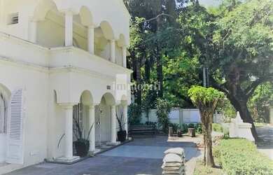 Imagem: O depósito possui 5 Vagas na garagem, 441m² de Área e está