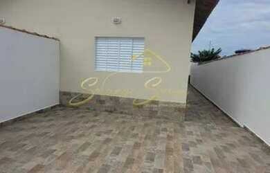 Imagem: A casa possui 2 Dormitórios, 1 Banheiro, 2 Vagas na garagem