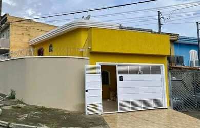 Imagem: A casa possui 2 Dormitórios, 1 Banheiro, 1 Vaga na garagem