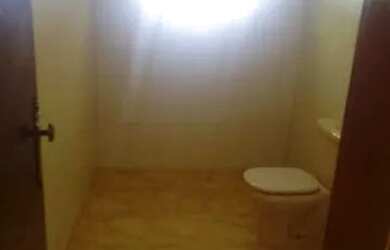 Imagem: A casa possui 4 Dormitórios, 3 Banheiros, 2 Vagas na garagem