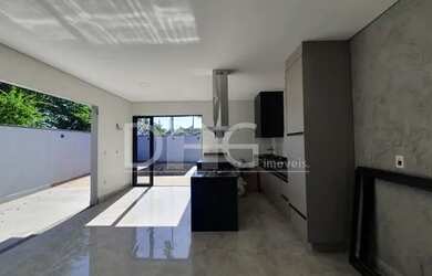 Imagem: A casa em condomínio possui 3 Dormitórios, 4 Banheiros, 4