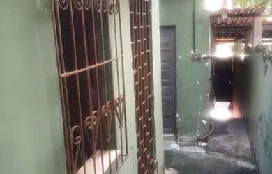 Imagem: A casa possui 2 Dormitórios e 1 Banheiro e está localizado