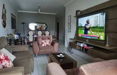 Imagem: A casa possui 3 Dormitórios, 3 Banheiros, 2 Vagas na garagem