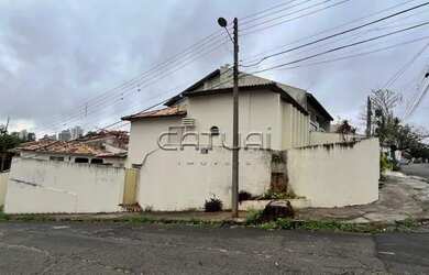 Imagem: A casa possui 4 Dormitórios, 5 Banheiros, 2 Vagas na garagem
