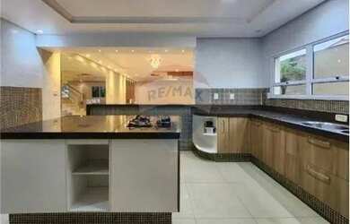 Imagem: A casa para alugar possui 4 Dormitórios, 5 Banheiros, 5 Vagas