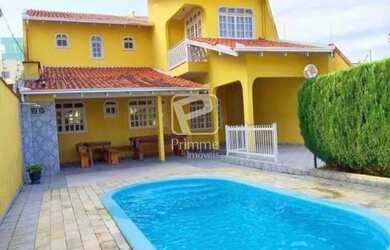 Imagem: A casa possui 4 Dormitórios, 4 Banheiros, 4 Vagas na garagem