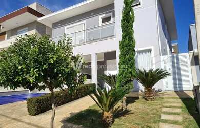 Imagem: A casa em condomínio possui 3 Dormitórios, 4 Banheiros, 4