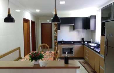 Imagem: A casa possui 2 Dormitórios, 2 Banheiros, 2 Vagas na garagem