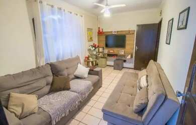 Imagem: A casa possui 3 Dormitórios, 2 Banheiros, 2 Vagas na garagem