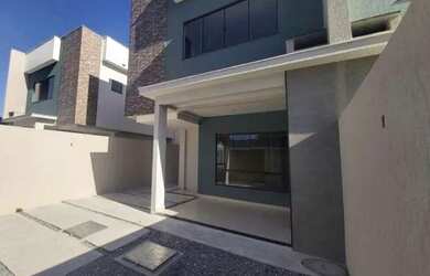 Imagem: A casa possui 3 Dormitórios, 4 Banheiros, 1 Vaga na garagem