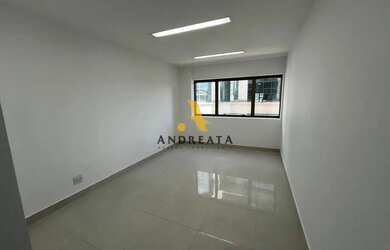 Imagem: O depósito possui 5 Vagas na garagem e 100m² de Área e está