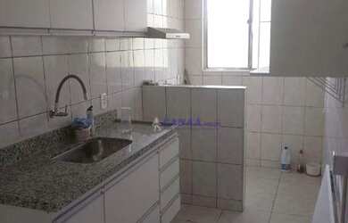 Imagem: O apartamento possui 2 Dormitórios, 1 Banheiro, 1 Vaga na garagem