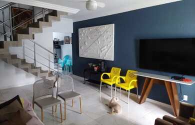 Imagem: A casa possui 4 Dormitórios, 3 Banheiros e 2 Vagas na garagem