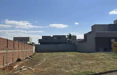 Imagem: O terreno possui 400m² de Área e está localizado em São