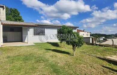 Imagem: A casa possui 1 Dormitório, 1 Banheiro, 1 Vaga na garagem