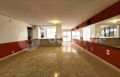 Imagem: O depósito possui 424m² de Área e está localizado em Centro