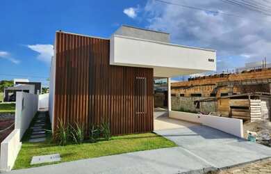 Imagem: A casa em condomínio possui 3 Dormitórios, 2 Banheiros e