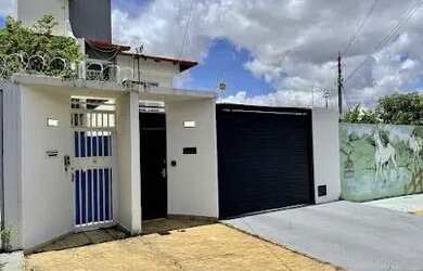 Imagem: A casa possui 3 Dormitórios, 5 Banheiros, 3 Vagas na garagem
