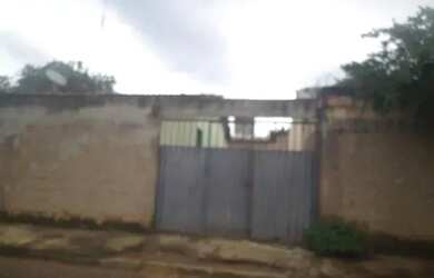 Imagem: A casa possui 2 Dormitórios, 1 Banheiro, 257m² de Área, Imóvel