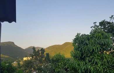 Imagem: A casa possui 3 Dormitórios, 2 Banheiros e está localizado