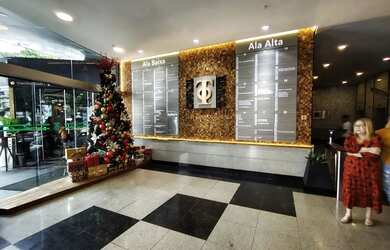 Imagem: O depósito possui 5 Vagas na garagem, 317m² de Área e está