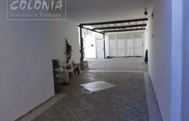 Imagem: A casa possui 3 Dormitórios, 3 Banheiros, 5 Vagas na garagem