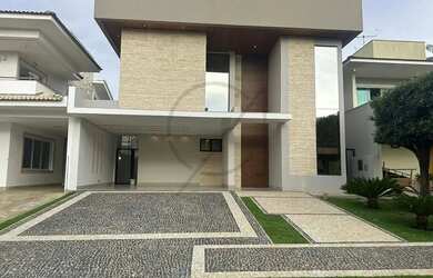 Imagem: A casa possui 4 Dormitórios, 1 Banheiro, 4 Vagas na garagem