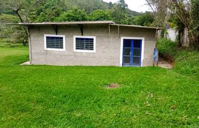 Imagem: A casa possui 4 Dormitórios, 5 Banheiros, 5 Vagas na garagem