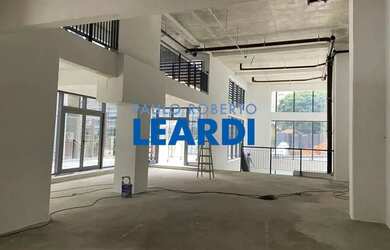 Imagem: O depósito possui 3 Vagas na garagem e 515m² de Área e está