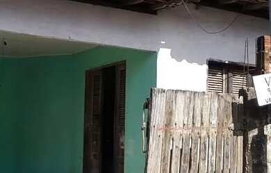 Imagem: A casa possui 3 Dormitórios, 1 Banheiro, 1 Vaga na garagem