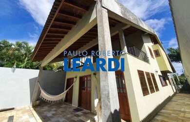 Imagem: A casa à venda possui 4 Dormitórios, 5 Banheiros, 4 Vagas