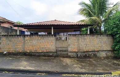 Imagem: A casa possui 3 Dormitórios, 1 Banheiro, 271m² de Área e