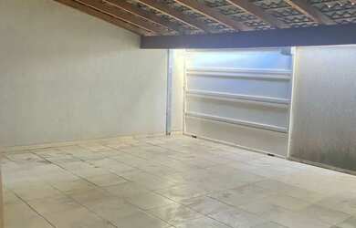 Imagem: A casa possui 2 Dormitórios, 1 Banheiro, 3 Vagas na garagem