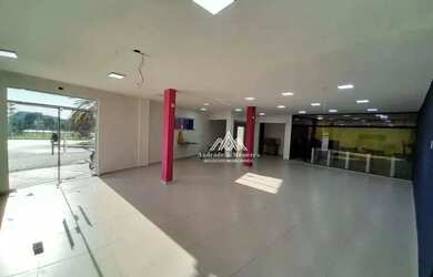 Imagem: O depósito possui 3 Vagas na garagem, 332m² de Área e está