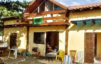 Imagem: A casa possui 5 Dormitórios, 4 Banheiros, 2 Vagas na garagem