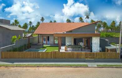 Imagem: A casa em condomínio possui 4 Dormitórios, 5 Banheiros, 2