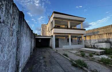 Imagem: A casa possui 5 Dormitórios, 5 Banheiros, 2 Vagas na garagem