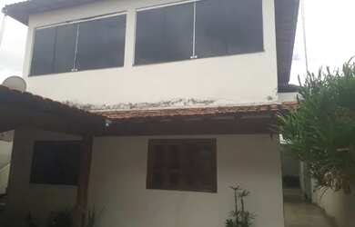 Imagem: A casa possui 3 Dormitórios e 2 Banheiros e está localizado