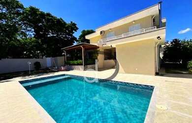 Imagem: A casa em condomínio possui 4 Dormitórios, 5 Banheiros, 4