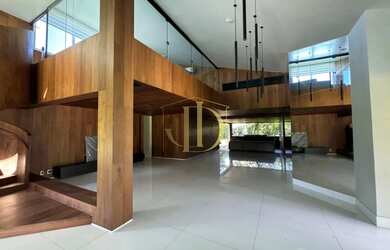 Imagem: A casa em condomínio possui 5 Dormitórios, 5 Banheiros, 5