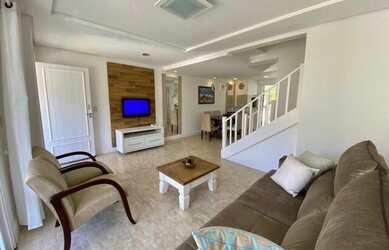 Imagem: A casa possui 3 Dormitórios, 2 Banheiros, 1 Vaga na garagem