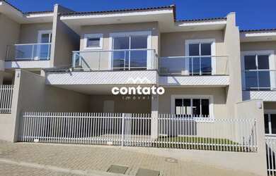 Imagem: A casa possui 3 Dormitórios, 4 Banheiros, 2 Vagas na garagem