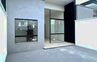 Imagem: A casa possui 2 Dormitórios, 2 Banheiros, 2 Vagas na garagem