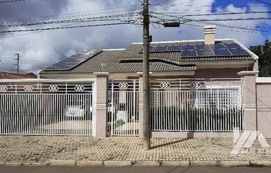 Imagem: A casa possui 3 Dormitórios, 4 Banheiros, 2 Vagas na garagem