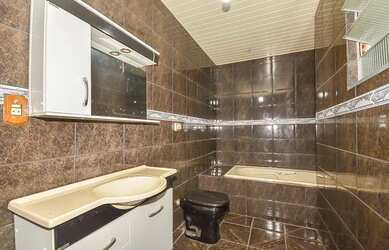 Imagem 2: Sobrado Residencial para Venda no Novo Mundo em Curitiba, 243.2 m²