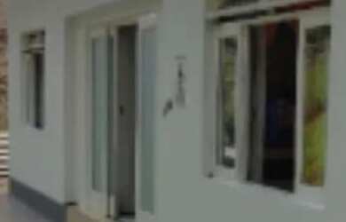 Imagem: A casa possui 4 Dormitórios, 1 Banheiro, 1 Vaga na garagem