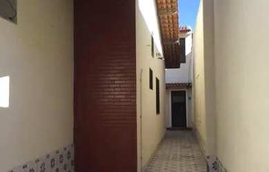 Imagem: A casa possui 2 Dormitórios, 2 Banheiros, 1 Vaga na garagem