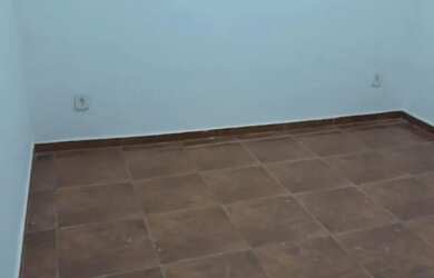 Imagem: A casa possui 3 Dormitórios, 1 Banheiro, 1 Vaga na garagem