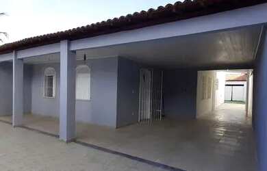 Imagem: A casa possui 4 Dormitórios, 4 Banheiros, 3 Vagas na garagem